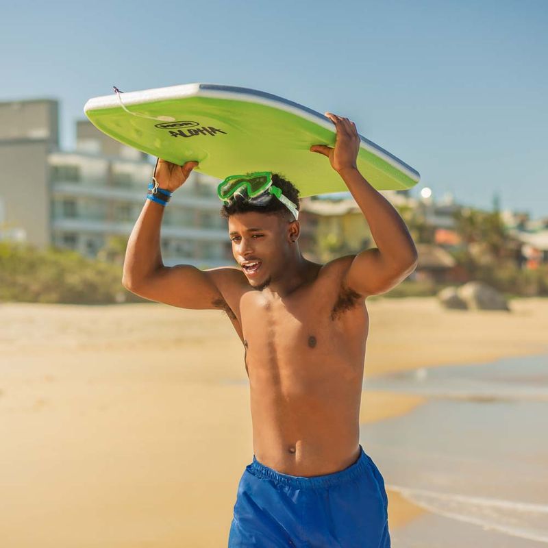 001561-Prancha-Bodyboard-90x47cm-Verde-001885-Mascara-Mergulho-Verde-Amb