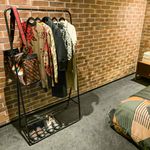 006112-Arara-De-Roupas-Com-Sapateira-Amb-3