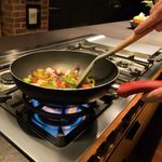 30050032-Panela-Wok-28cm-Linha-Aroma-Amb-2