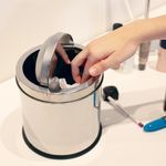 008360-Lixeira-Inox-Basculante-3L-Amb-4.jpg