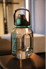 008766-Garrafa-Fitness-Alca-Preta-24L-Amb-3